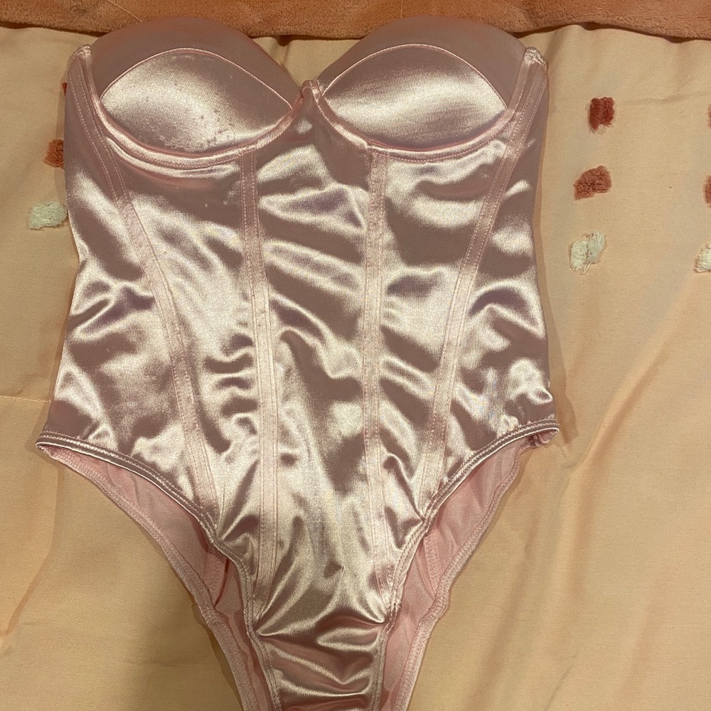 Princess Polly Bodysuit SIZE 2